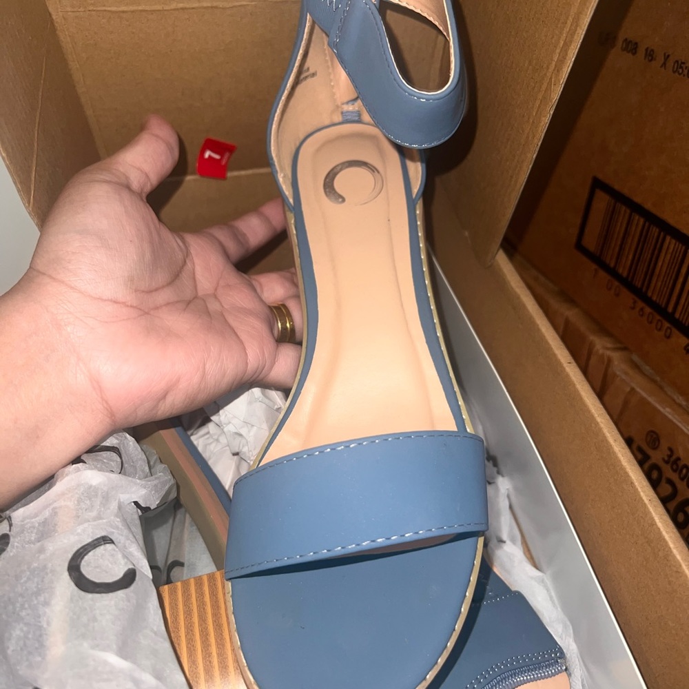 Sandals - Picture 2 of 4